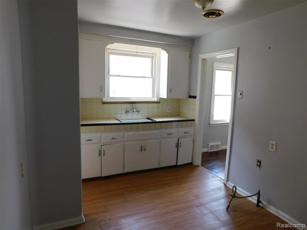 8260 Hartwell Street, Detroit, MI 48228 — Photo 4