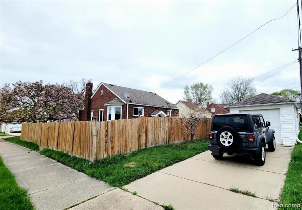 581 ANTOINE Street, Wyandotte, MI 48192 — Photo 48
