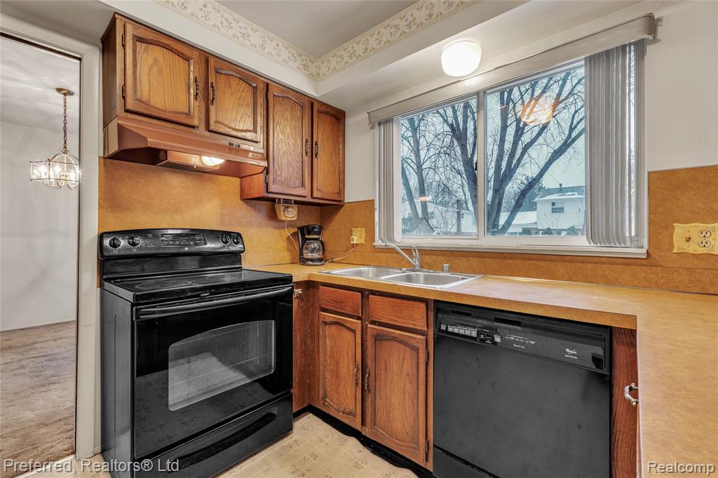 46323 Gainsborough Drive, Canton, MI 48187 — Photo 17