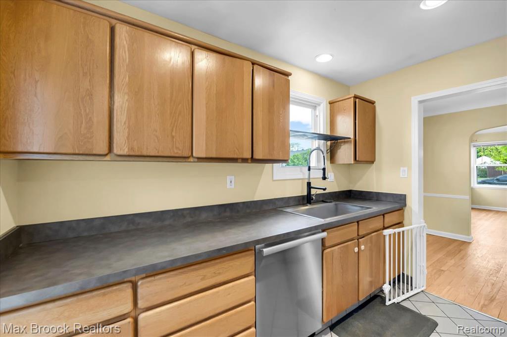 1311 Harvard Road, Berkley, MI 48072 — Photo 12