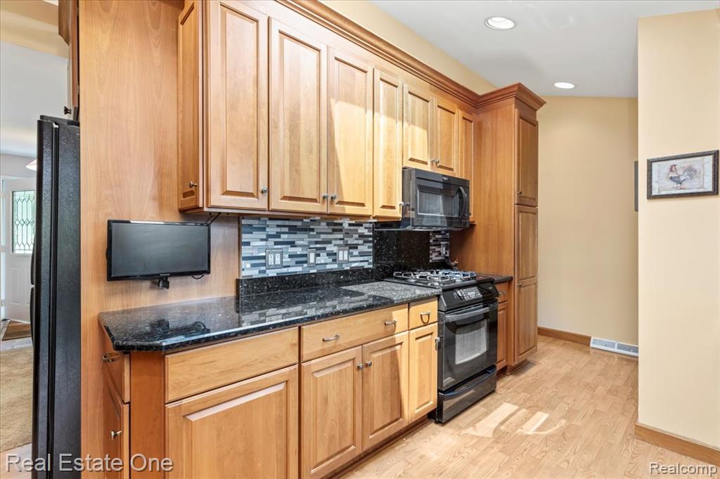 5900 Wellington Drive, Clarkston, MI — Photo 27
