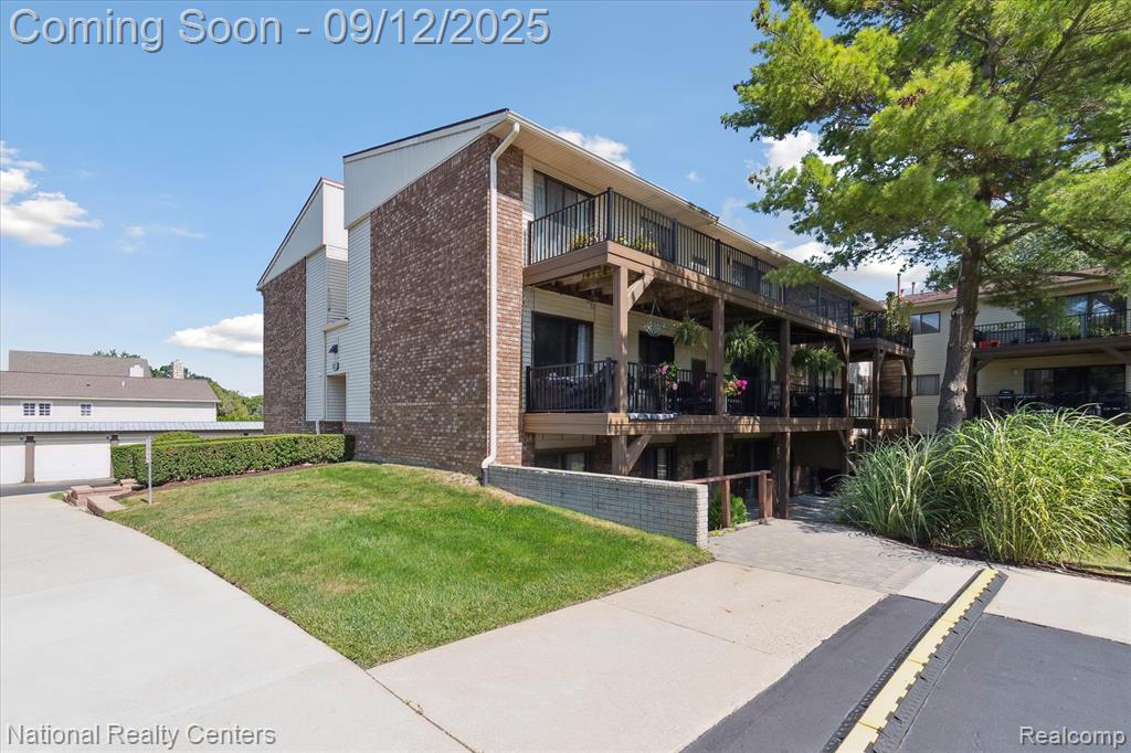 895 S Pontiac Trail, Walled Lake, MI 48390 — Photo 3