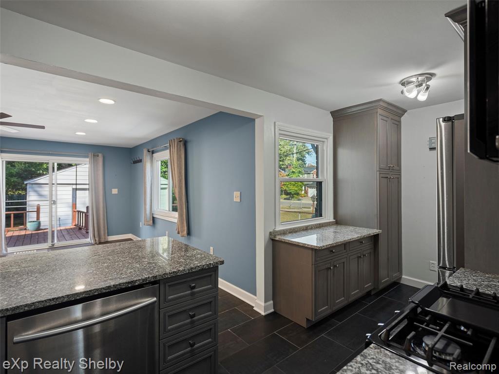 606 Catalpa Drive, Royal Oak, MI 48067 — Photo 9