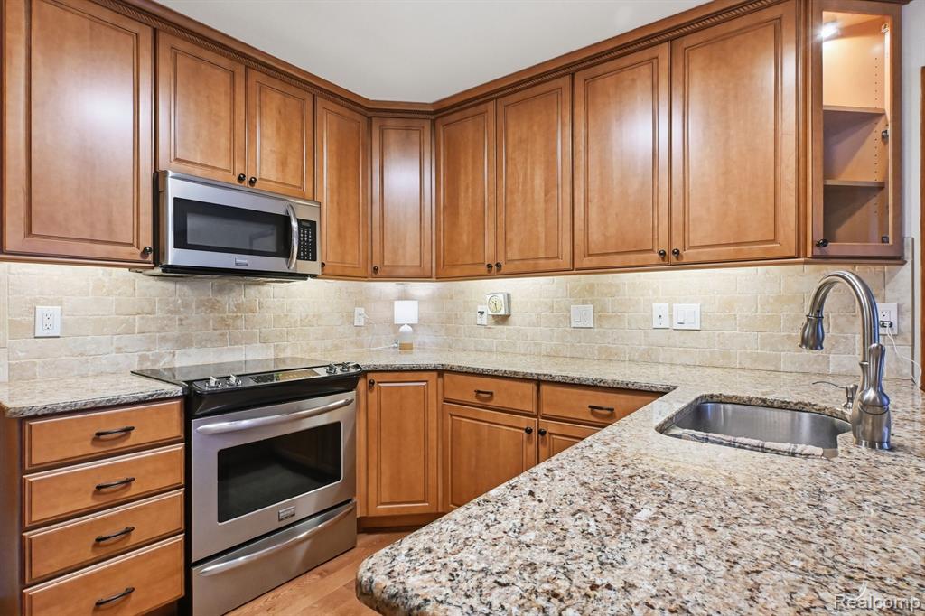 4535 4535 Golf View Dr Drive, 97, Brighton, MI 48116 — Photo 10