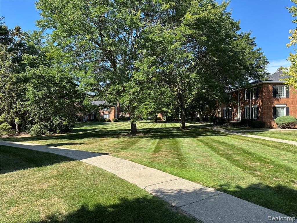 755 E Fox Hills Drive, Bloomfield Hills, MI 48304 — Photo 31