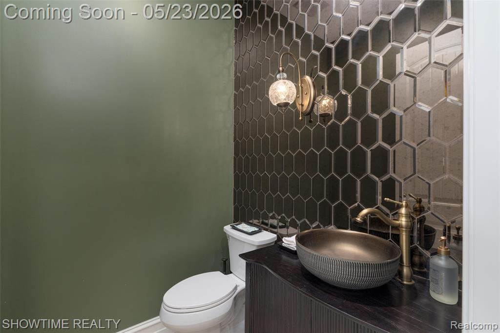 4805 Woodland Hills Drive, Rochester, MI 48306 — Photo 29