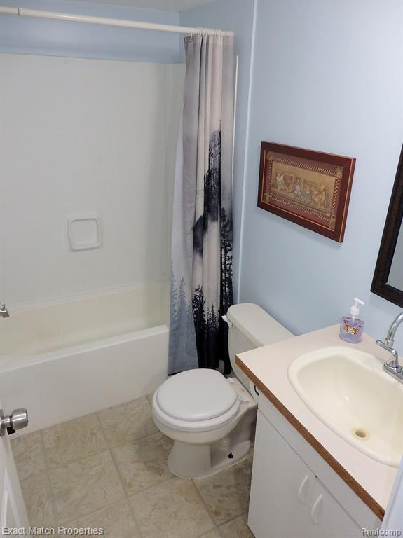 409 LAKEVIEW Street, Holly, MI 48442 — Photo 34