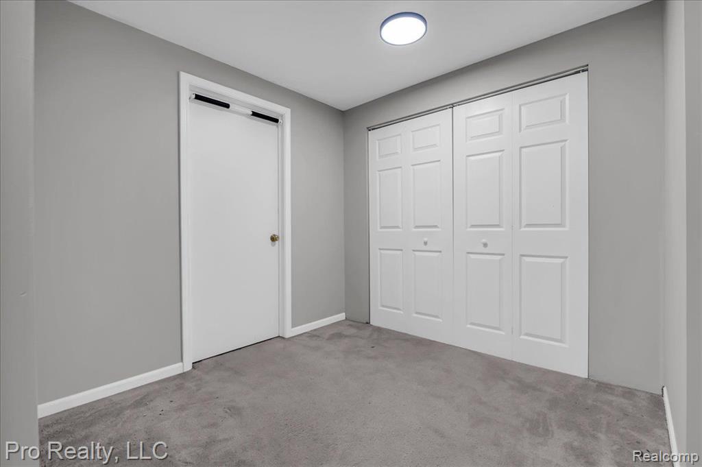 863 CALPERNIA, Wixom, MI 48393 — Photo 31