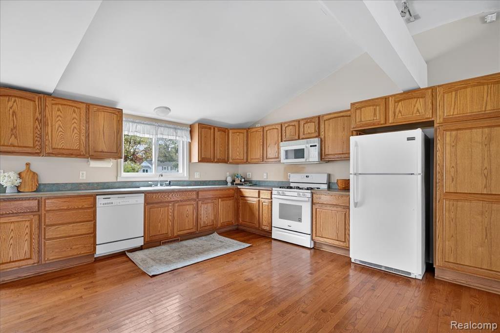 5621 Delmas Road, Independence, MI 48348 — Photo 11