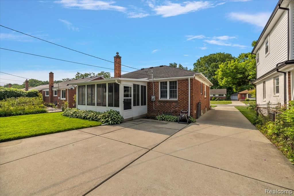436 W Sunnybrook Drive, Royal Oak, MI 48073 — Photo 51