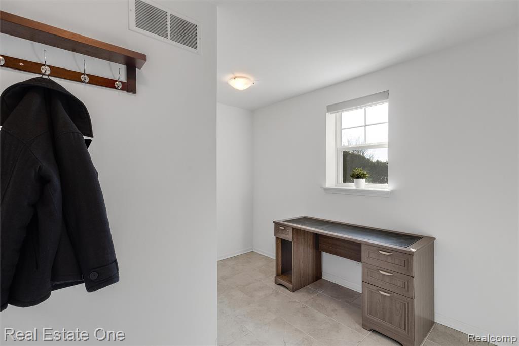 260 Center Boulevard, Wixom, MI 48393 — Photo 22