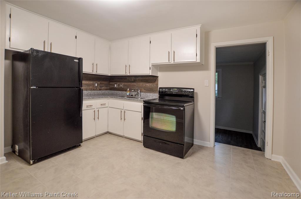 8287 State Park, Center Line, MI 48015