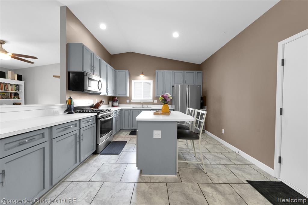 52287 Huntley Avenue, New Baltimore, MI 48047 — Photo 9