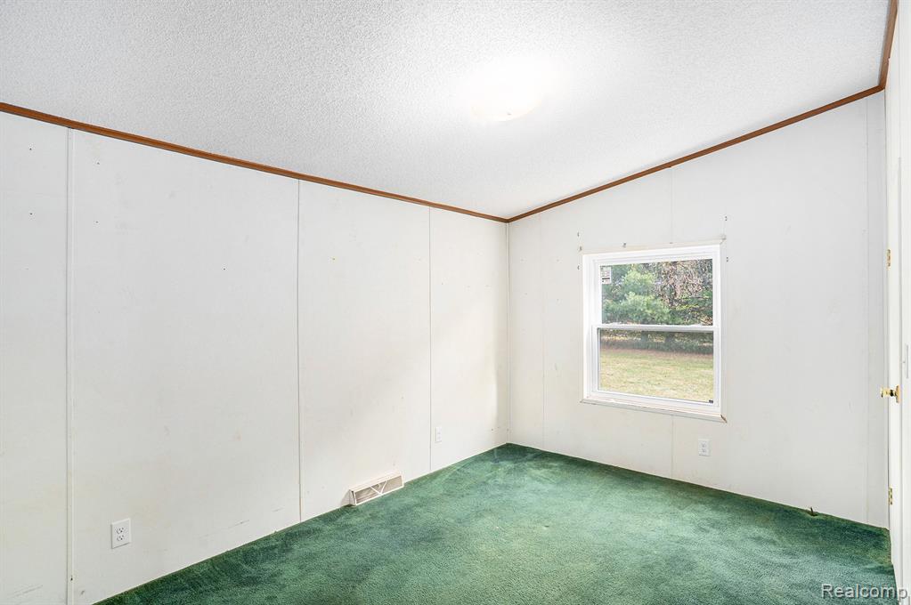 6701 Hazard Road, Fenton, MI 48430 — Photo 11
