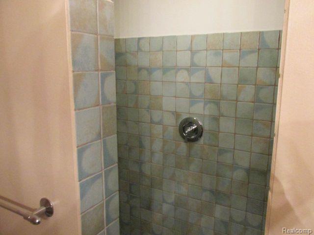 40 REGENTS Drive, Troy, MI 48084 — Photo 7
