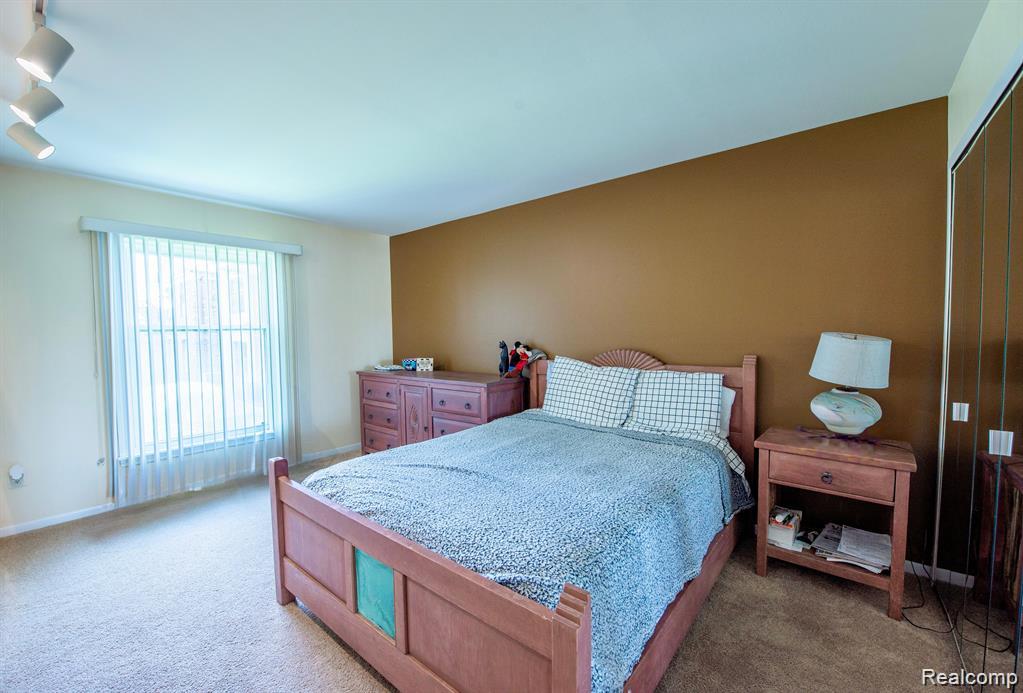 4426 Knightsbridge Lane, West Bloomfield, MI 48323 — Photo 27