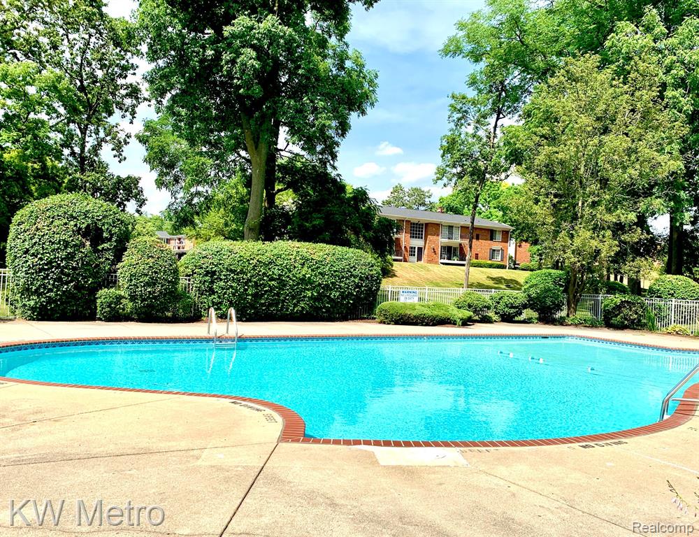 666 E FOX HILLS Drive, Bloomfield Hills, MI 48304 — Photo 38