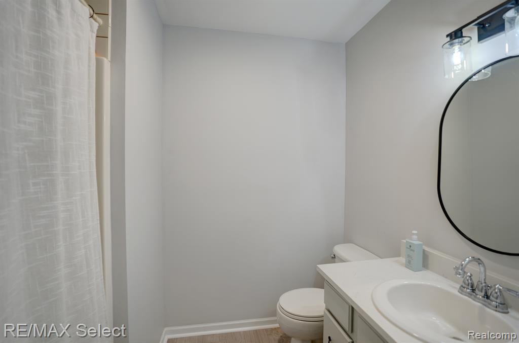 4392 OAK TREE Trail, Fenton, MI 48430 — Photo 39
