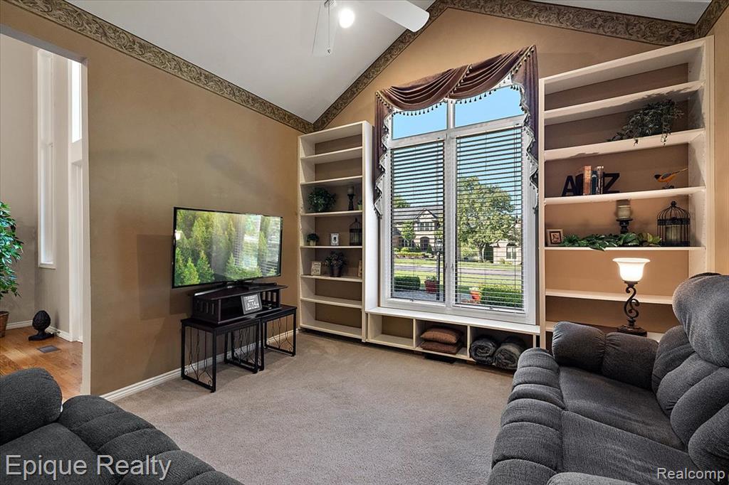 5675 Golf Pointe Drive, Clarkston, MI 48348 — Photo 8
