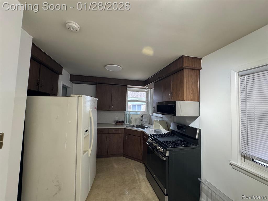 6922 MAYBURN Street, Dearborn Heights, MI 48127 — Photo 5