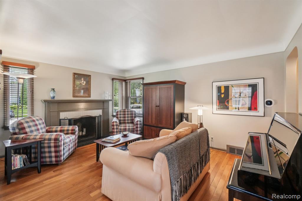 912 Cedar Hill Dr, Royal Oak, MI 48067 — Photo 4