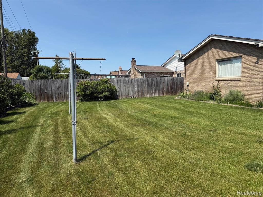 7411 N Farmington Road, Westland, MI — Photo 29