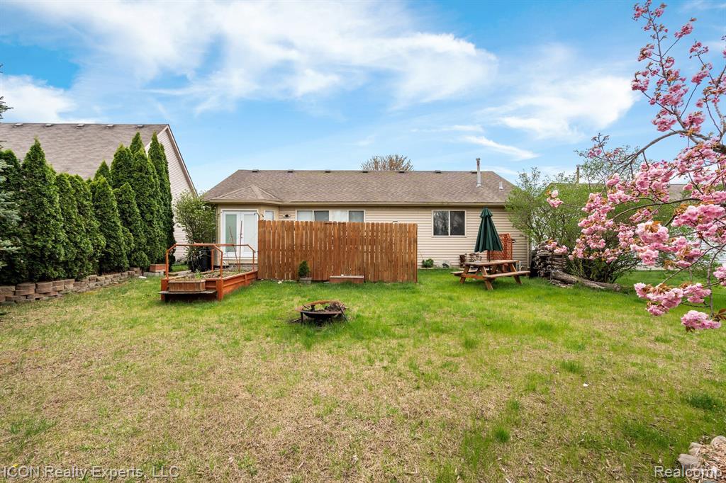 47697 BARCLAY Court, Shelby Twp, MI 48317 — Photo 33