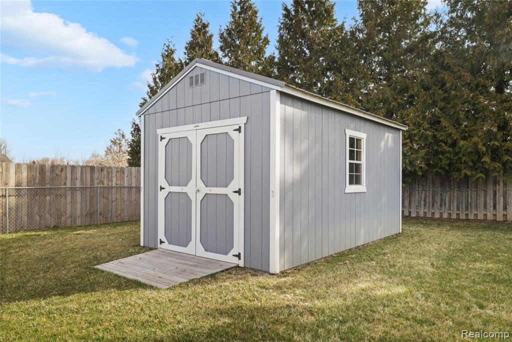 8010 Corbin Court, Mount Morris, MI 48458 — Photo 43