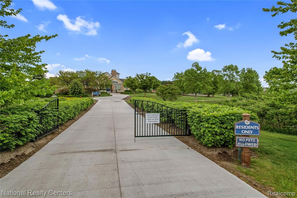 49235 BRAEBURN Lane, Novi, MI — Photo 57
