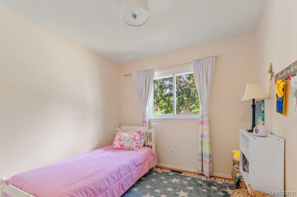 369 LARKSPUR Street, Ann Arbor, MI 48105 — Photo 17