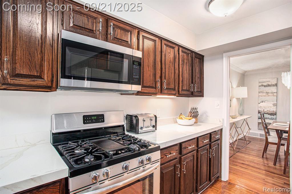 1054 Stratford Lane, Bloomfield Hills, MI 48304 — Photo 10