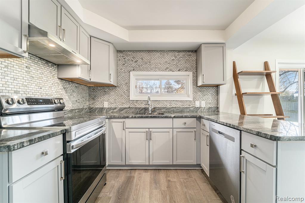 24614 TAFT Road, Novi, MI — Photo 9