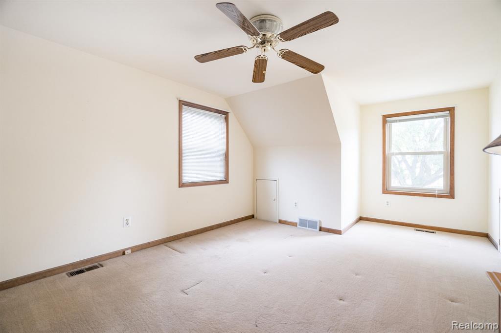 906 Dahlia Lane, Rochester Hills, MI 48307 — Photo 25