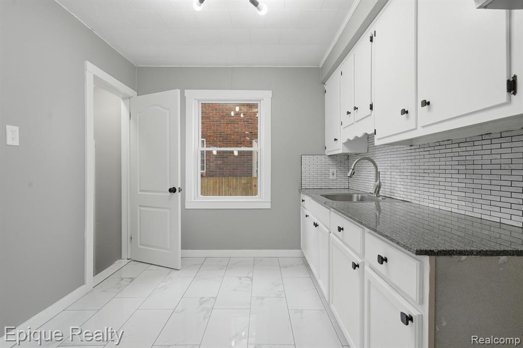 9991 Robson Street, Detroit, MI 48227 — Photo 12