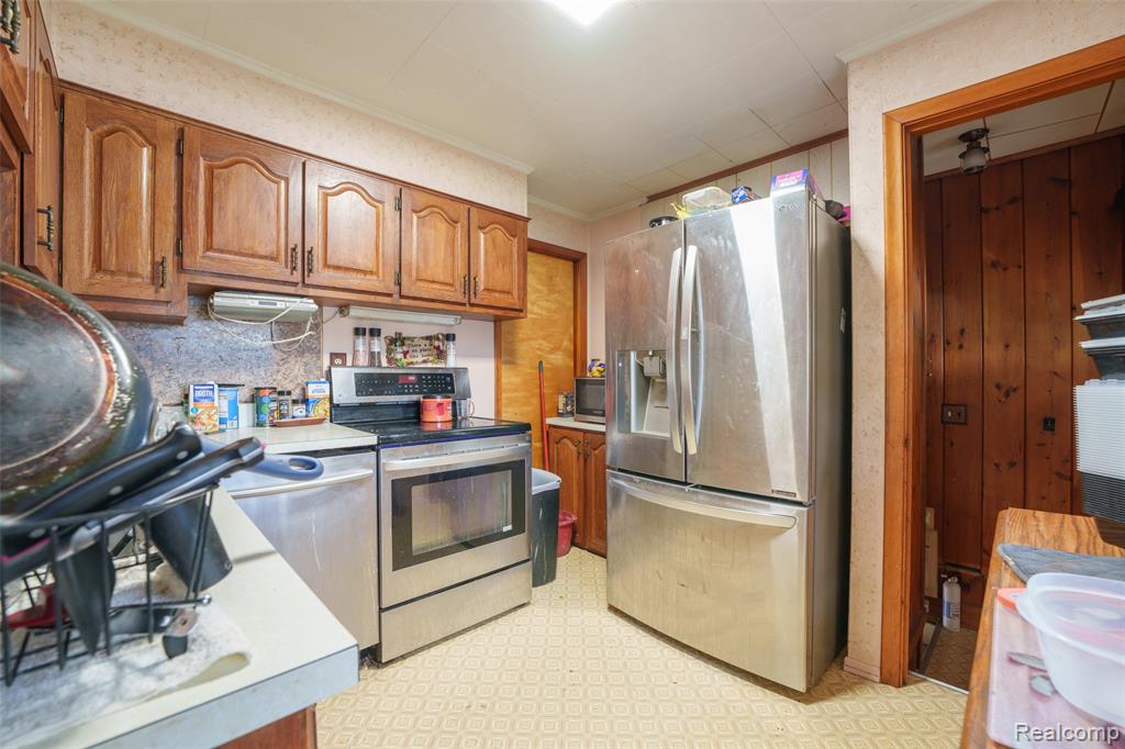 5985 Rowley Boulevard, Waterford, MI 48329 — Photo 6