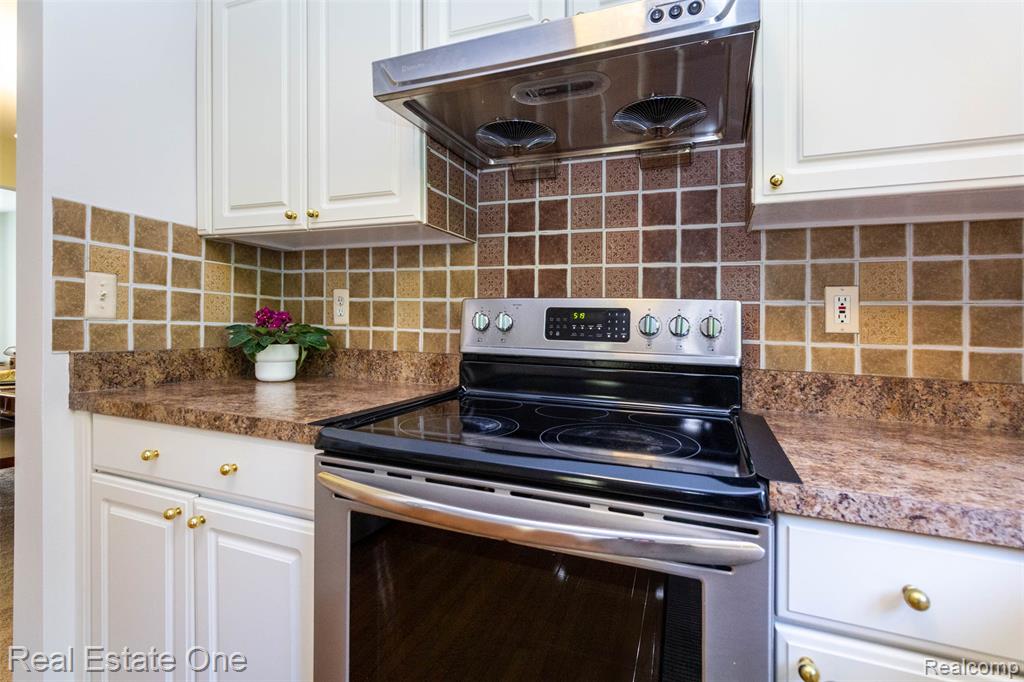 7062 Foxridge Drive, Canton, MI 48187 — Photo 16