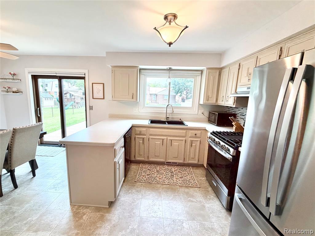 47244 Meadowbrook Drive, Macomb, MI 48044 — Photo 14