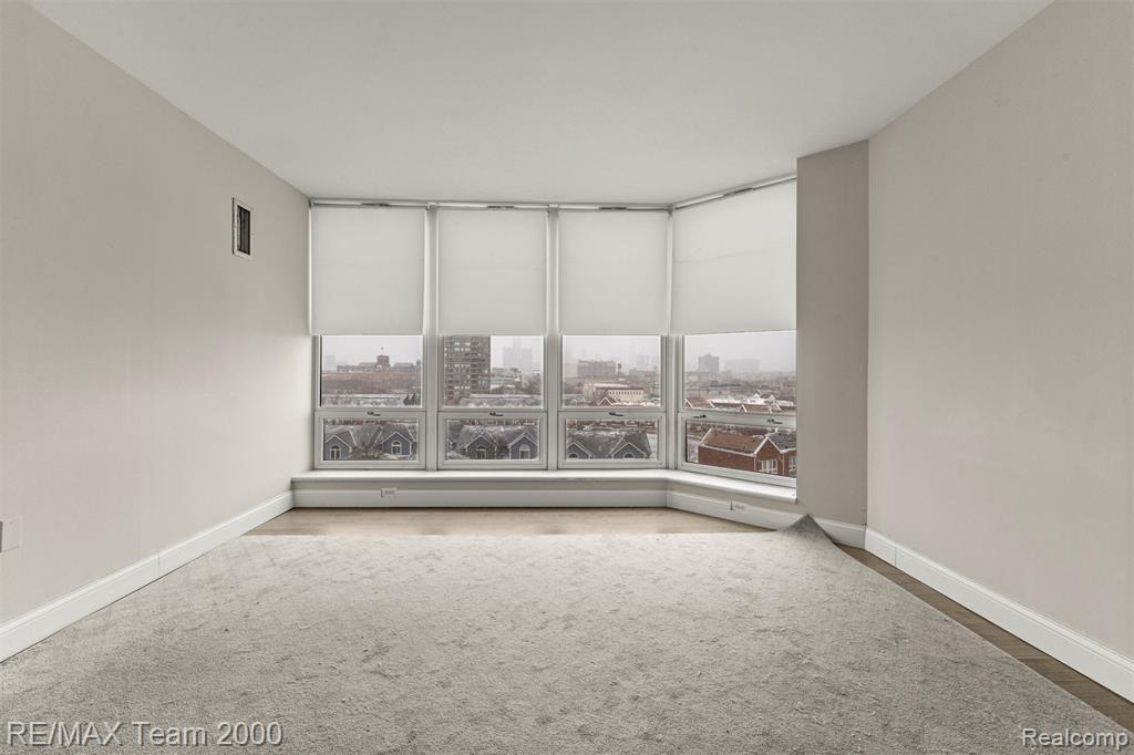 250 E HARBORTOWN Drive, 702, Detroit, MI 48207 — Photo 20