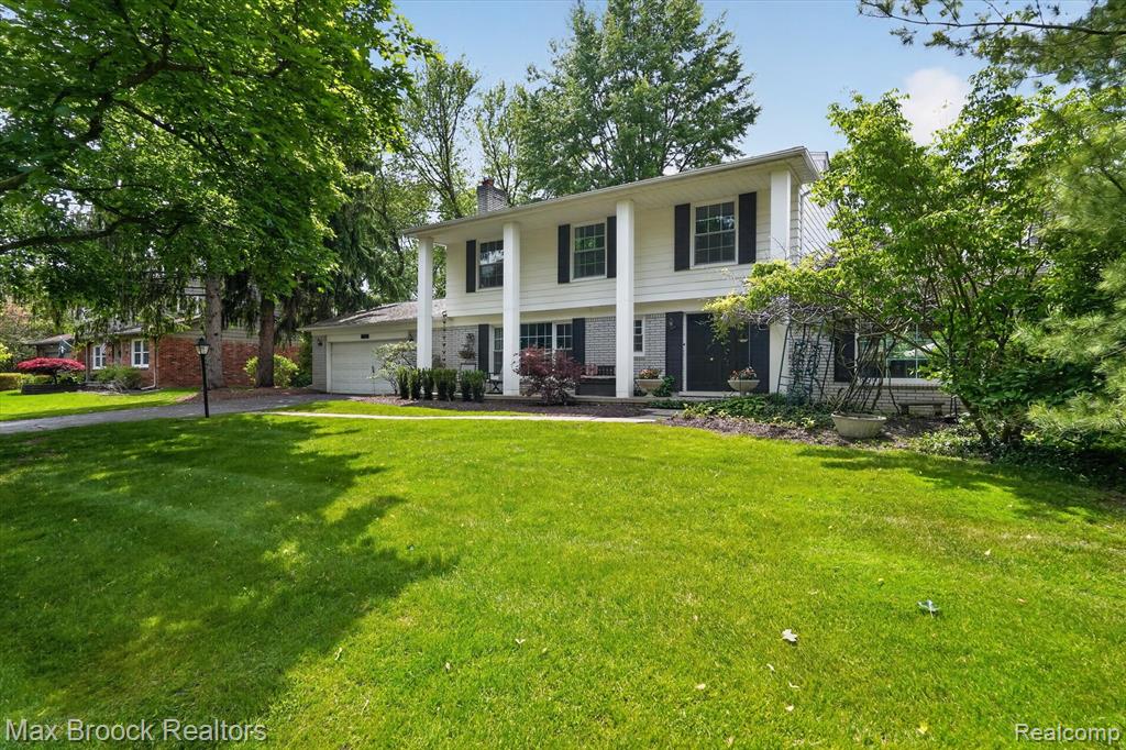 7456 Glengrove Drive, Bloomfield Hills, MI 48301 — Photo 9