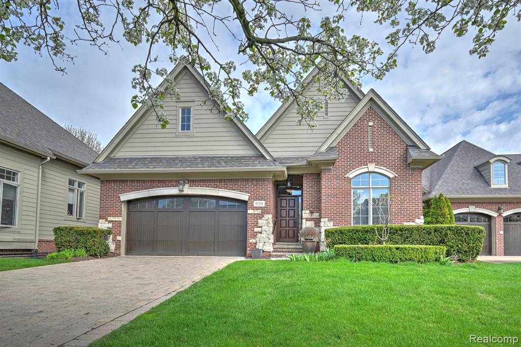 5591 Pembrooke Crossing, West Bloomfield, MI — front exterior