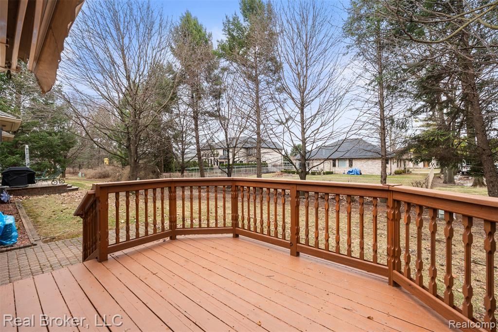 5776 Woodview Drive, 6, Sterling Heights, MI 48314 — Photo 28