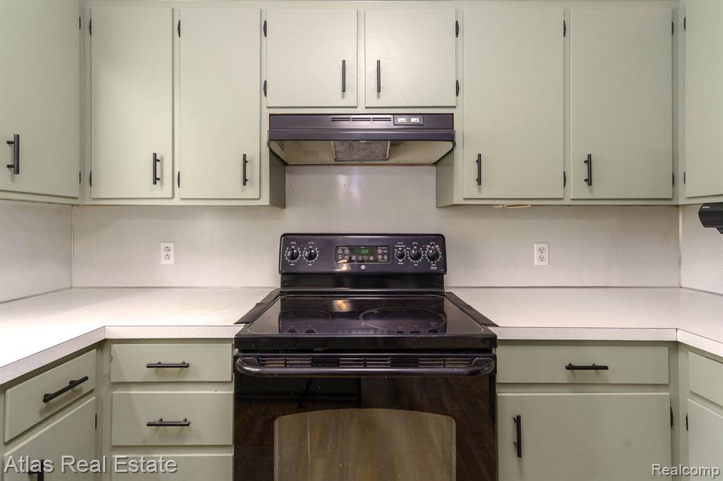 9450 HOGAN Road, Fenton, MI 48430 — Photo 16