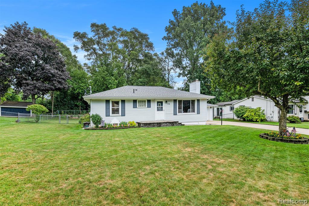 716 Gertrude Road, Waterford, MI 48328 — Photo 4