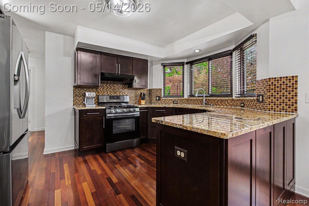 45440 Holmes Drive, Canton, MI 48187 — Photo 13