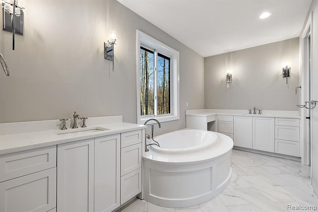 2280 Heidi Drive, Oxford, MI 48370 — Photo 28