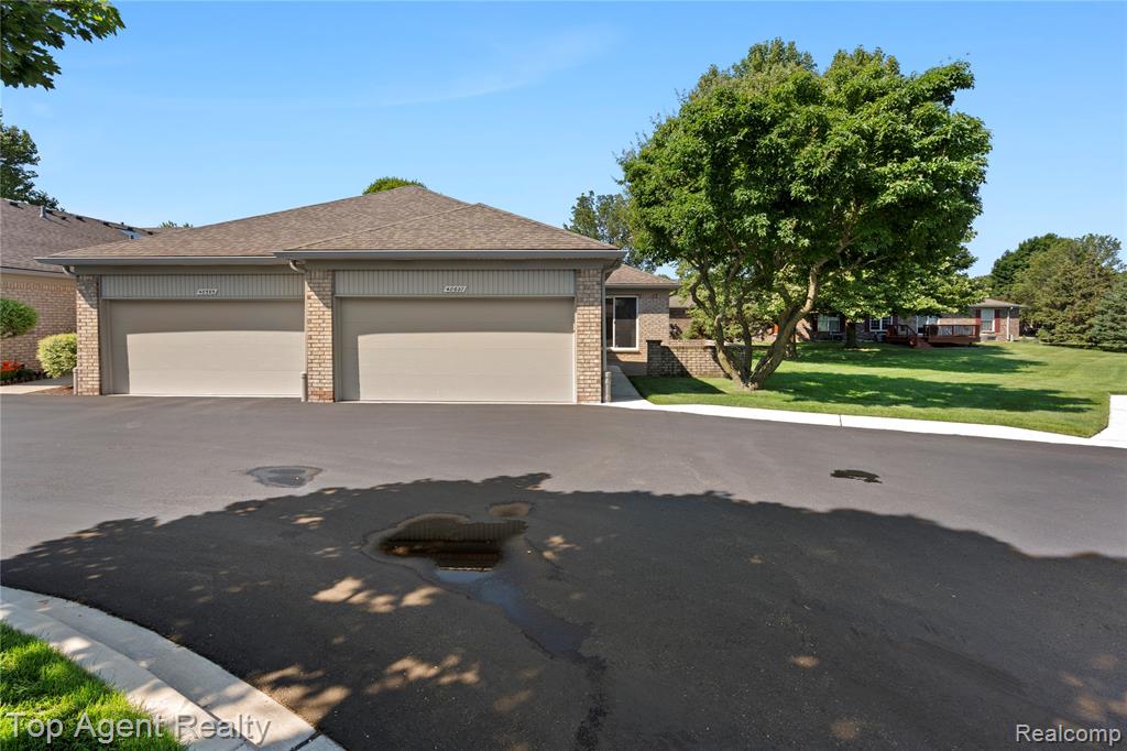 48607 Sutton Bay Court, Shelby Twp, MI 48315 — Photo 38
