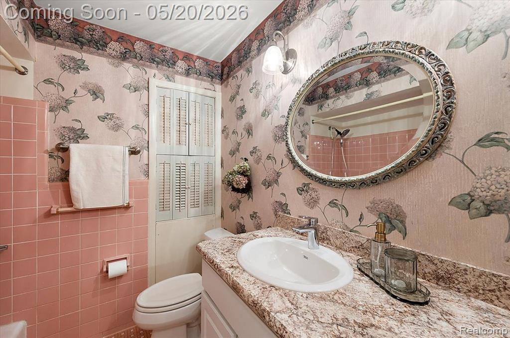 28416 Westerleigh Road, Farmington, MI 48334 — Photo 14