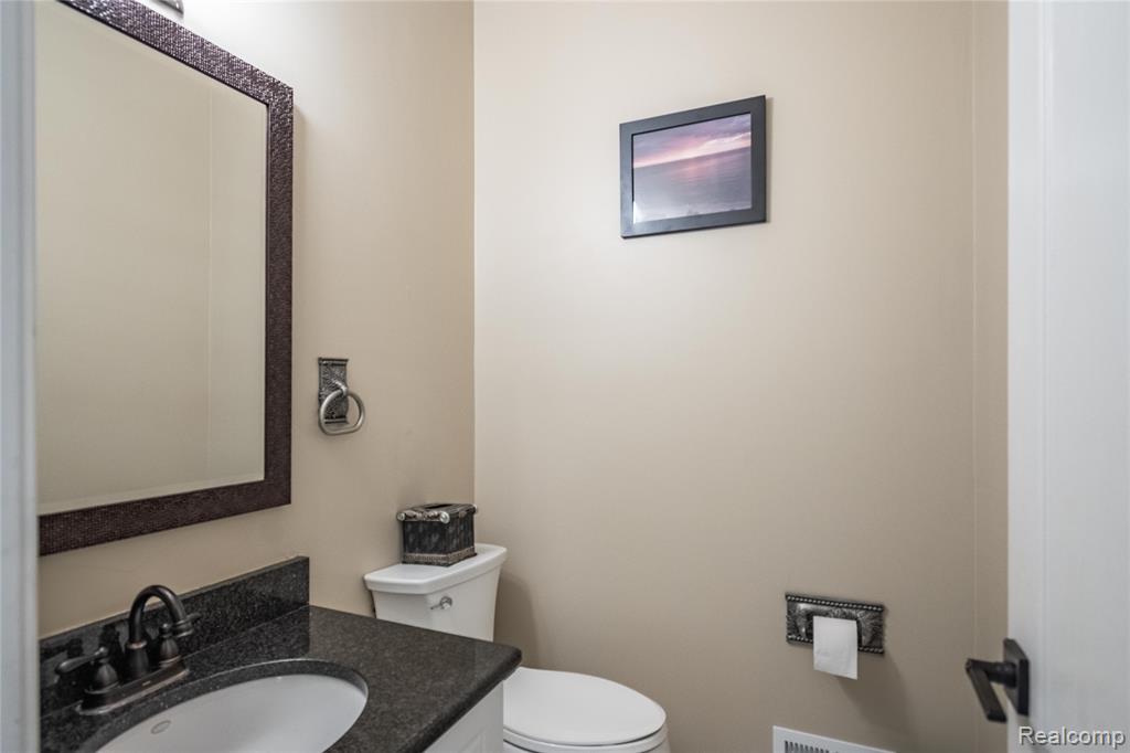 4575 Forest Edge Lane N, West Bloomfield, MI 48323 — Photo 27
