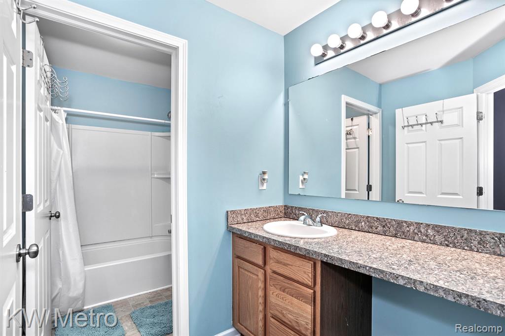 7966 Hallie Drive, Ypsilanti, MI 48198 — Photo 24