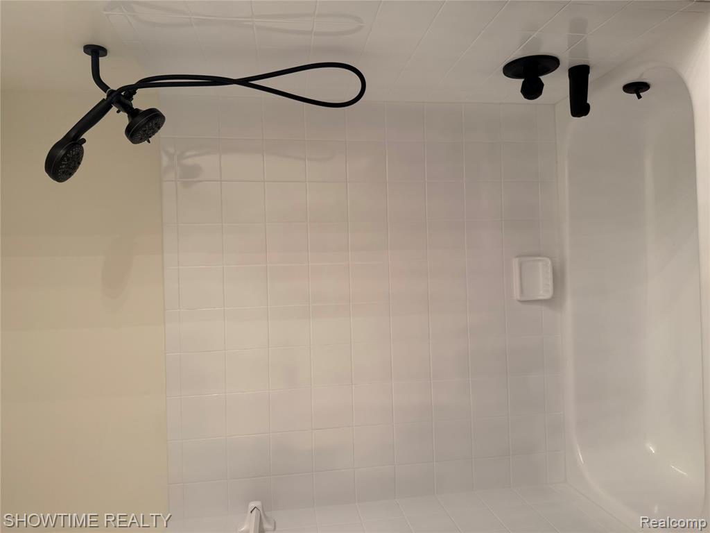 45204 Fryer Drive, Macomb, MI 48044 — Photo 11